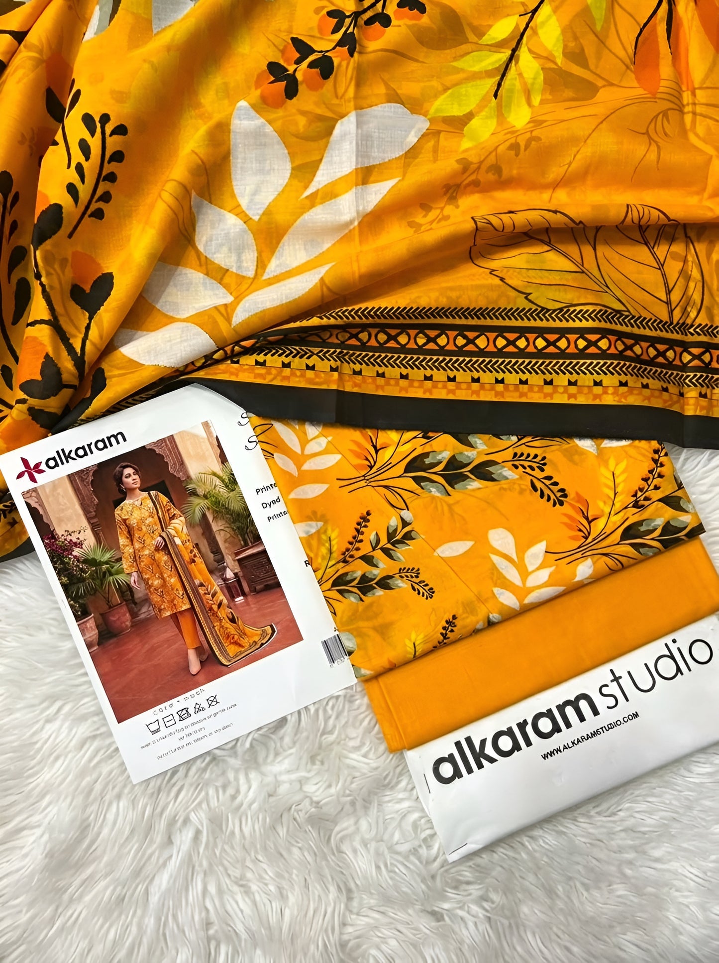 AL KARAM LAWN THREE PIECE